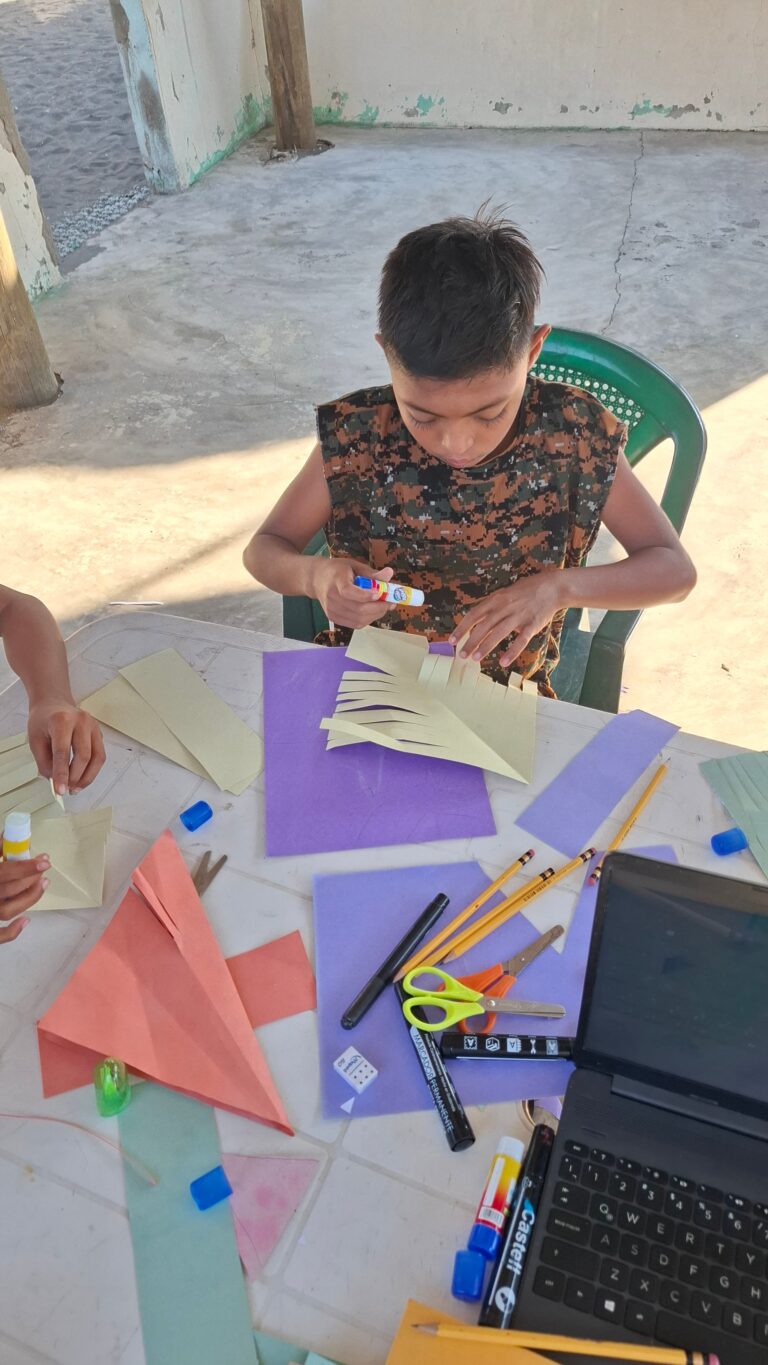 Club de tiburones las lisas manualidades Fundacion Mundo Azul