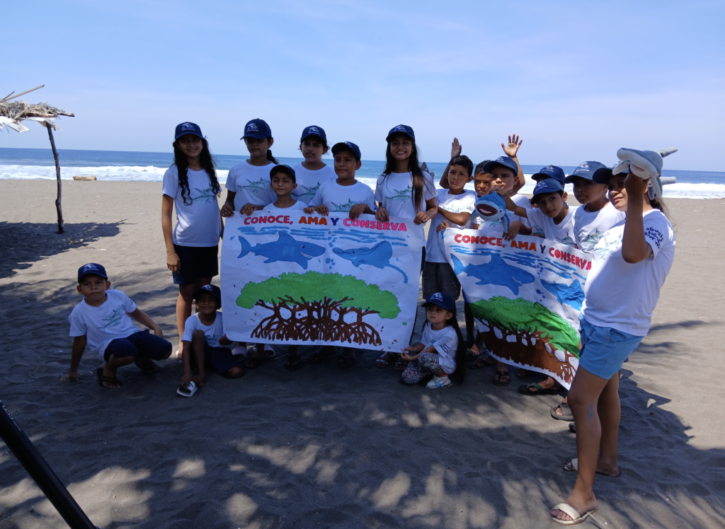 Club de Tiburones, Fundacion Mundo Azul Educacion Ambienta